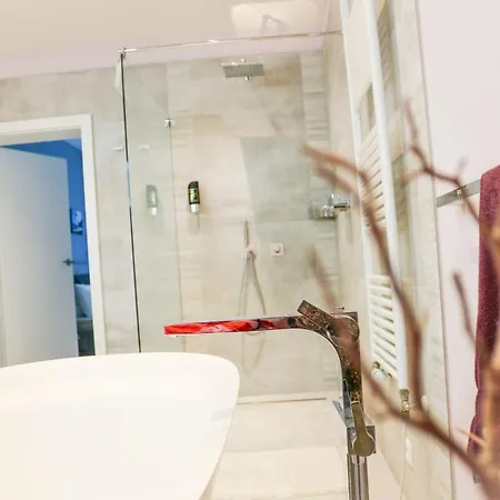 Style & Nature - Luxus Trifft Appartamento *